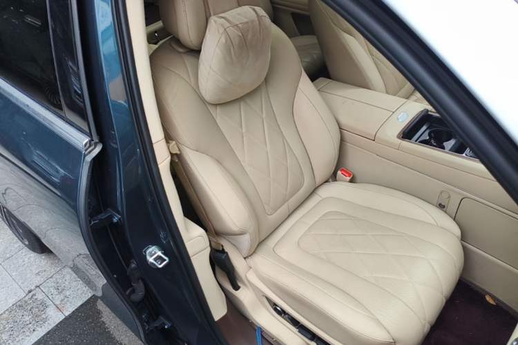 Used Hima AITO M9 2024 Range-Extended Ultra Version 42 kWh 6-Seater Model Right Front Seat