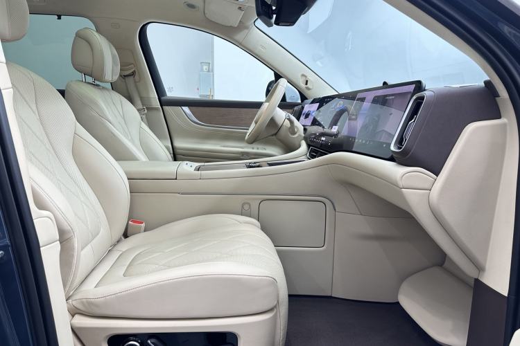 Used Hima AITO M9 2024 Range-Extended Ultra Version 52 kWh 6-Seater Model Right Front Seat