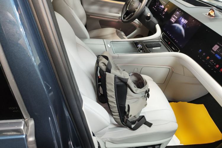 Used Hima AITO M9 2024 Range-Extended Ultra Version 42 kWh 6-Seater Model Right Front Seat