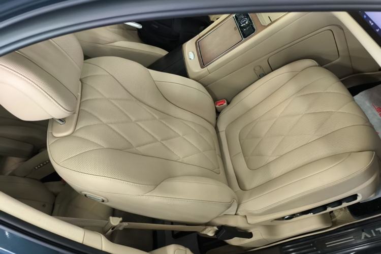 Used Hima AITO M9 2024 Range-Extended Ultra Version 52 kWh 6-Seater Model Right Front Seat