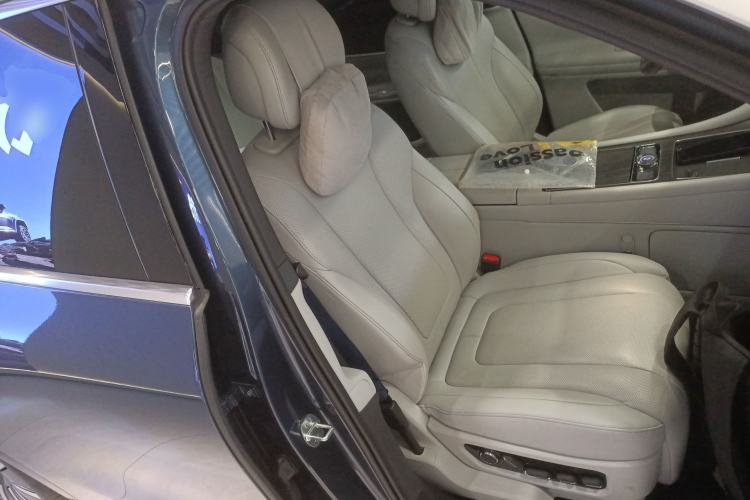 Used Hima AITO M9 2024 Range-Extended Ultra Version 42 kWh 6-Seater Model Right Front Seat