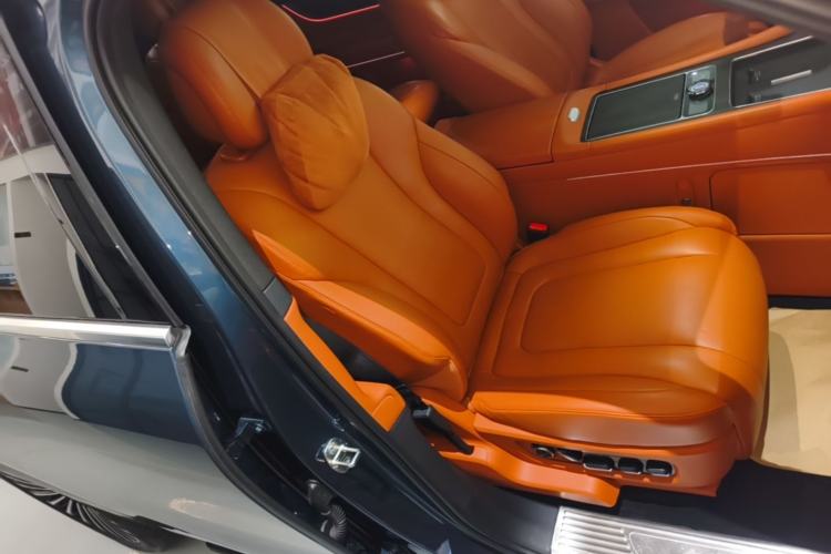 Used Hima AITO M9 2024 Range-Extended Ultra Version 42 kWh 6-Seater Model Right Front Seat