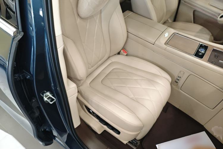 Used Hima AITO M9 2024 Range-Extended Ultra Version 42 kWh 6-Seater Model Right Front Seat