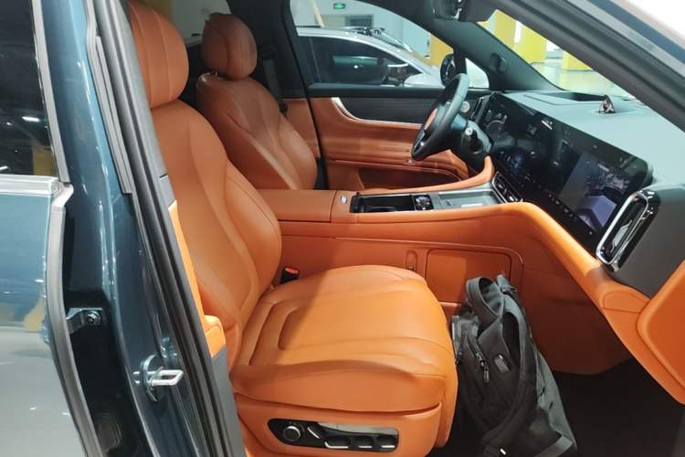 Used Hima AITO M9 2024 Range-Extended Ultra Version 42 kWh 6-Seater Model Right Front Seat