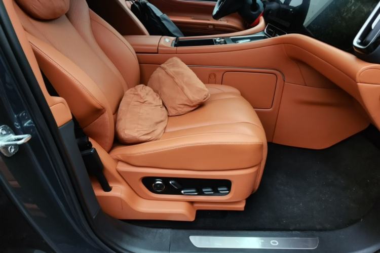 Used Hima AITO M9 2024 Range-Extended Ultra Version 42 kWh 6-Seater Model Right Front Seat