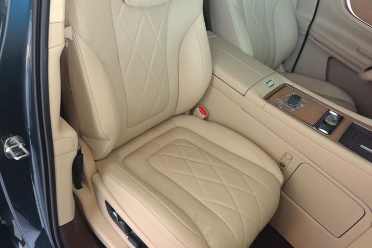 Used Hima AITO M9 2024 Range-Extended Ultra Version 42 kWh 6-Seater Model Right Front Seat