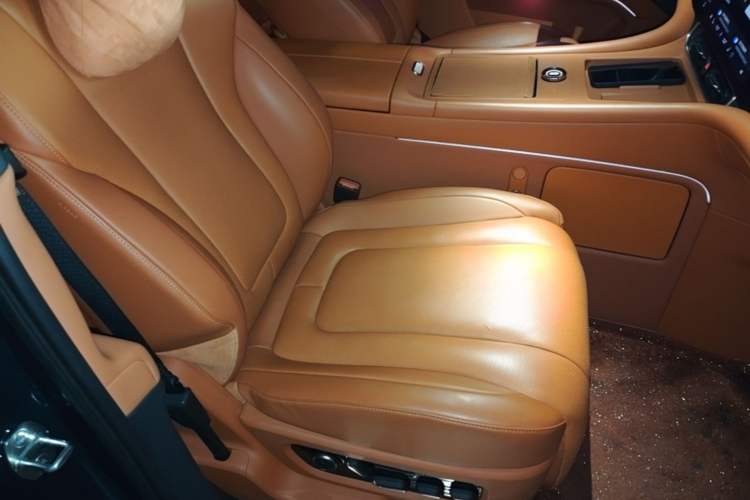 Used Hima AITO M9 2024 Range-Extended Ultra Version 42 kWh 6-Seater Model Right Front Seat