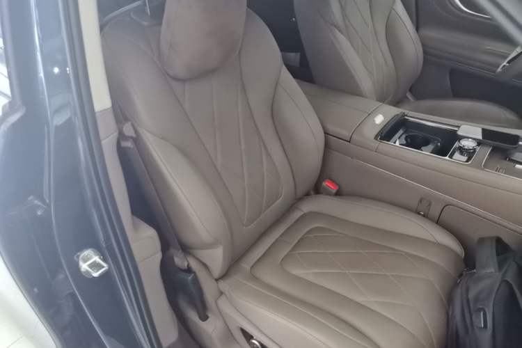 Used Hima AITO M9 2024 Range-Extended Ultra Version 42 kWh 6-Seater Model Right Front Seat