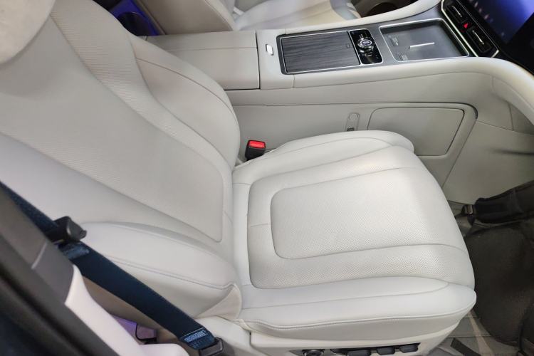 Used Hima AITO M9 2024 Range-Extended Ultra Version 52 kWh 6-Seater Model Right Front Seat