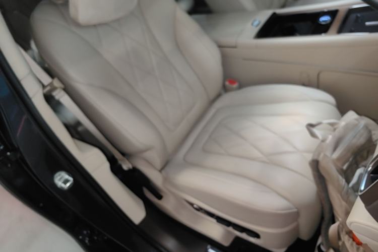 Used Hima AITO M9 2024 Range-Extended Ultra Version 52 kWh 6-Seater Model Right Front Seat