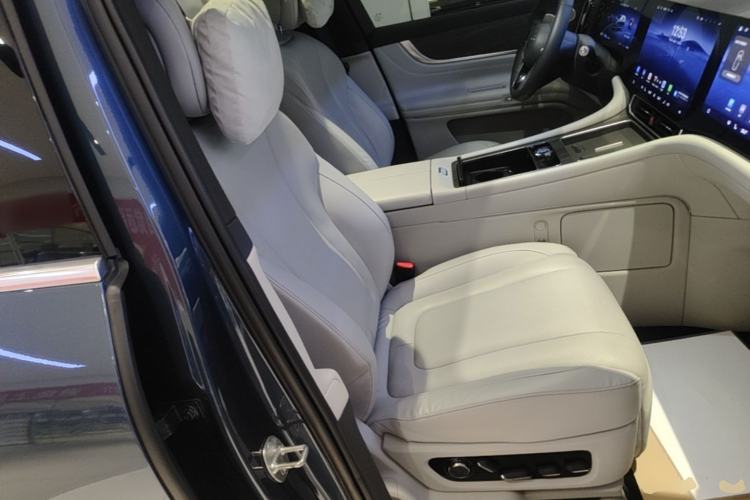 Used Hima AITO M9 2024 Range-Extended Ultra Version 42 kWh 6-Seater Model Right Front Seat