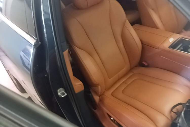 Used Hima AITO M9 2024 Range-Extended Ultra Version 42 kWh 6-Seater Model Right Front Seat