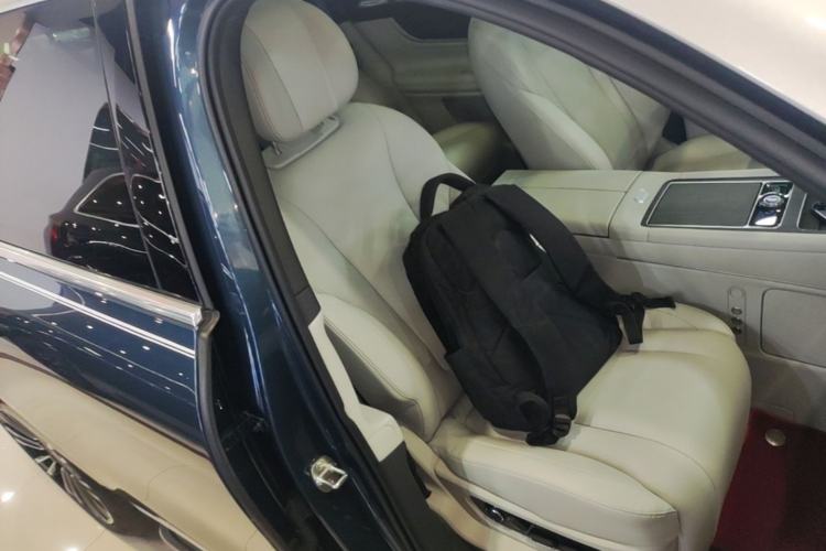 Used Hima AITO M9 2024 Range-Extended Ultra Version 42 kWh 6-Seater Model Right Front Seat