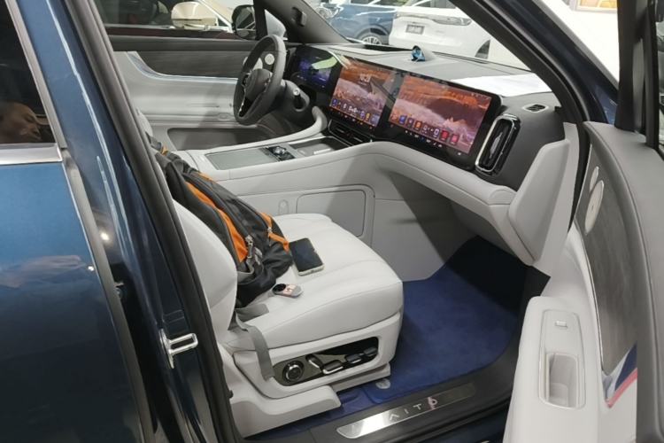 Used Hima AITO M9 2024 Range-Extended Ultra Version 42 kWh 6-Seater Model Right Front Seat