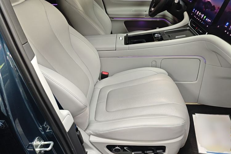 Used Hima AITO M9 2024 Range-Extended Ultra Version 52 kWh 6-Seater Model Right Front Seat