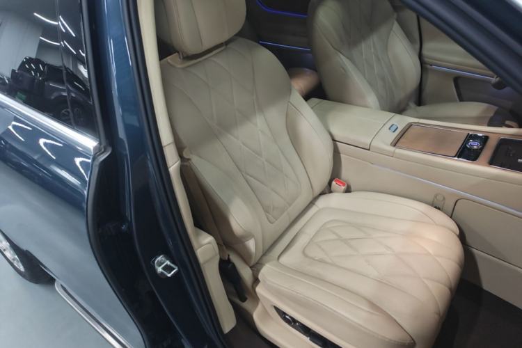 Used Hima AITO M9 2024 Range-Extended Ultra Version 42 kWh 6-Seater Model Right Front Seat
