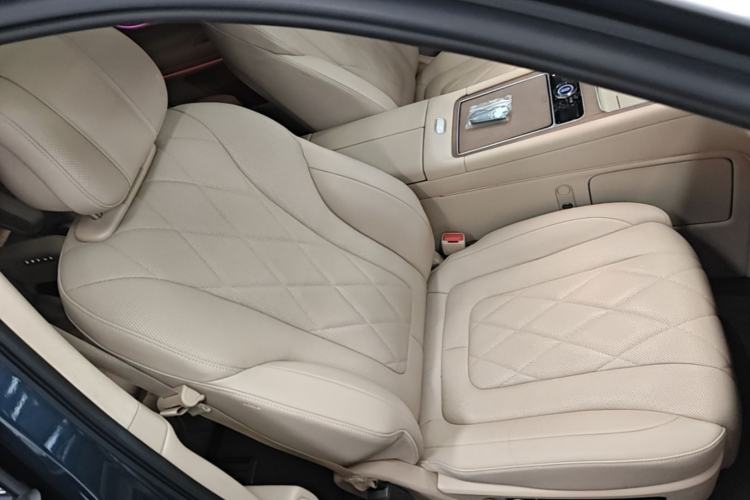 Used Hima AITO M9 2024 Range-Extended Max Edition 42 kWh 6-Seater Version Right Front Seat