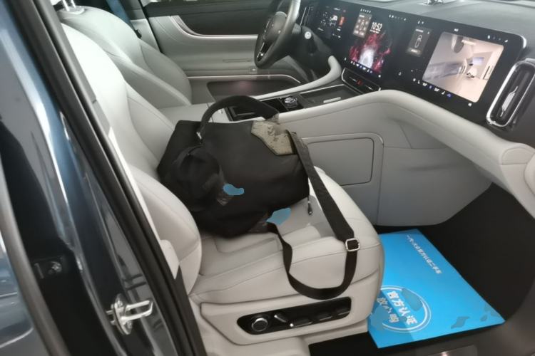 Used Hima AITO M9 2024 All-Electric Ultra Version 100 kWh 6-Seater Model Right Front Seat