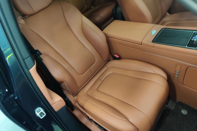 Used Hima AITO M9 2024 Range-Extended Ultra Version 42 kWh 6-Seater Model Right Front Seat
