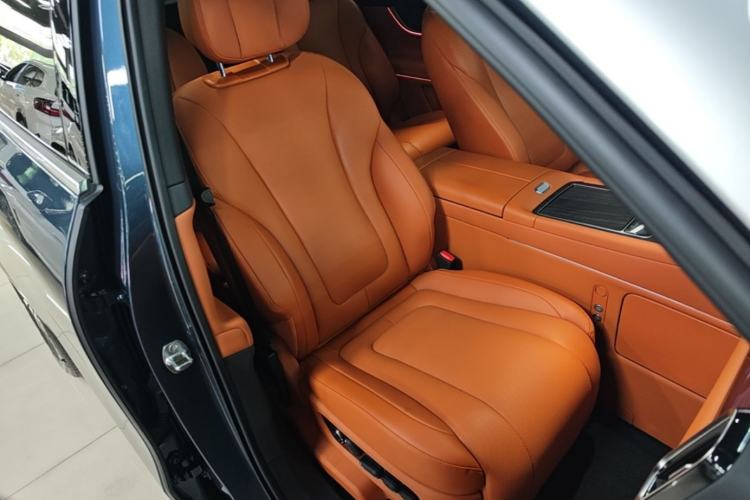 Used Hima AITO M9 2024 Range-Extended Ultra Version 42 kWh 6-Seater Model Right Front Seat