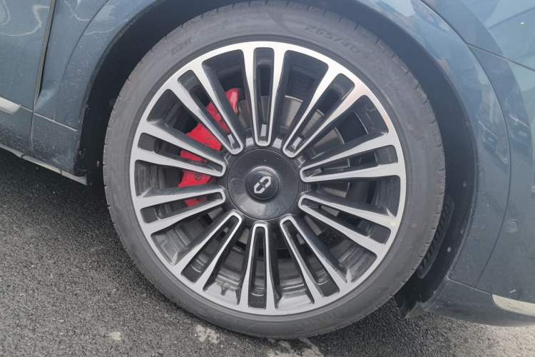 Used Hima AITO M9 2024 Range-Extended Ultra Version 42 kWh 6-Seater Model Right Front Wheel Hub