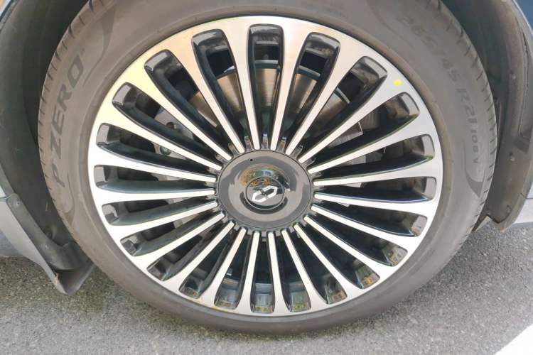 Used Hima AITO M9 2024 Range-Extended Ultra Version 42 kWh 6-Seater Model Right Front Wheel Hub