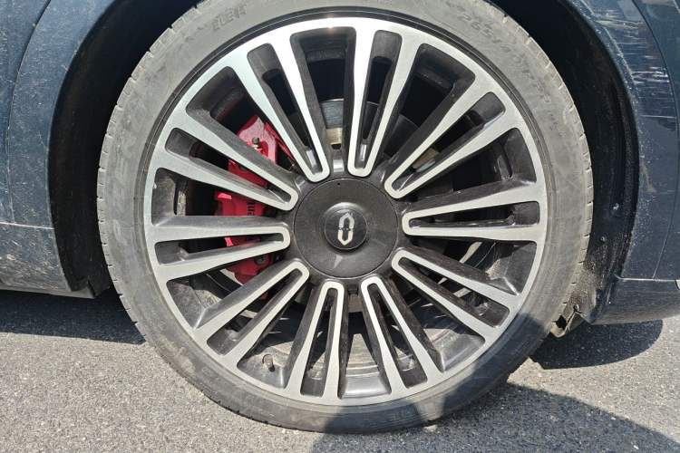 Used Hima AITO M9 2024 Range-Extended Ultra Version 42 kWh 6-Seater Model Right Front Wheel Hub