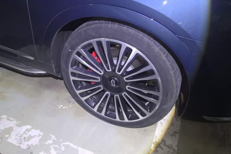 Used Hima AITO M9 2024 Range-Extended Ultra Version 42 kWh 6-Seater Model Right Front Wheel Hub