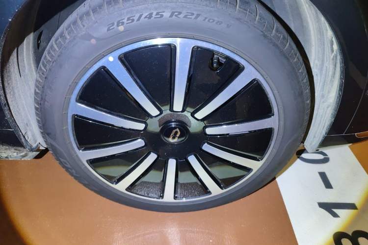 Used Hima AITO M9 2024 Range-Extended Max Edition 52 kWh 5-Seater Version Right Front Wheel Hub