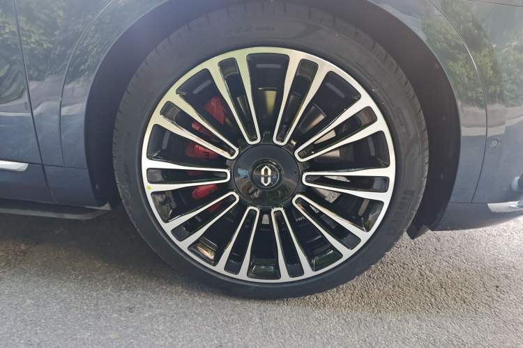 Used Hima AITO M9 2024 Range-Extended Ultra Version 42 kWh 6-Seater Model Right Front Wheel Hub