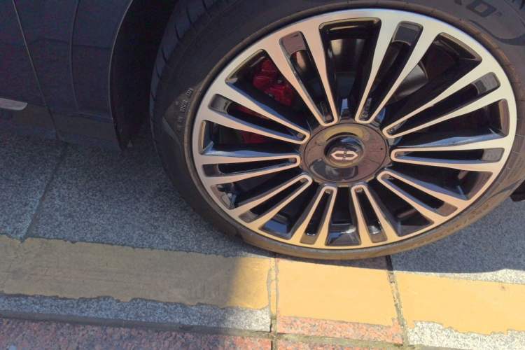 Used Hima AITO M9 2024 Range-Extended Ultra Version 42 kWh 6-Seater Model Right Front Wheel Hub