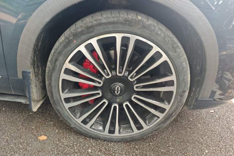 Used Hima AITO M9 2024 Range-Extended Ultra Version 52 kWh 6-Seater Model Right Front Wheel Hub
