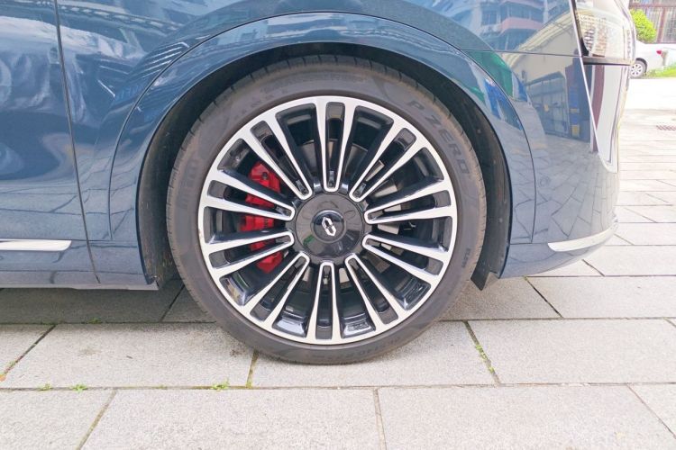 Used Hima AITO M9 2024 All-Electric Ultra Version 100 kWh 6-Seater Model Right Front Wheel Hub