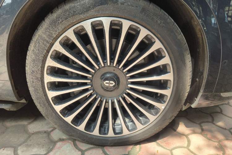 Used Hima AITO M9 2024 Range-Extended Ultra Version 52 kWh 6-Seater Model Right Front Wheel Hub