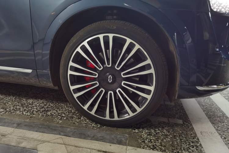 Used Hima AITO M9 2024 Range-Extended Ultra Version 42 kWh 6-Seater Model Right Front Wheel Hub