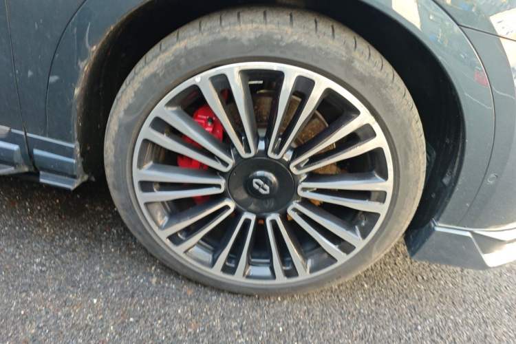 Used Hima AITO M9 2024 Range-Extended Ultra Version 52 kWh 6-Seater Model Right Front Wheel Hub