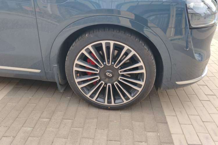 Used Hima AITO M9 2024 Range-Extended Ultra Version 42 kWh 6-Seater Model Right Front Wheel Hub