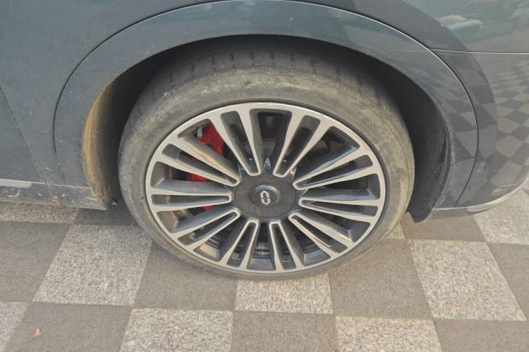 Used Hima AITO M9 2024 Range-Extended Ultra Version 52 kWh 6-Seater Model Right Front Wheel Hub