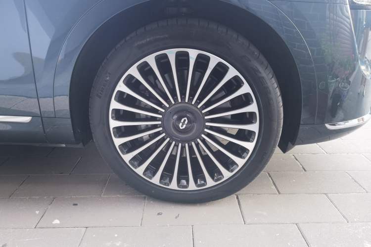 Used Hima AITO M9 2024 Range-Extended Ultra Version 42 kWh 6-Seater Model Right Front Wheel Hub