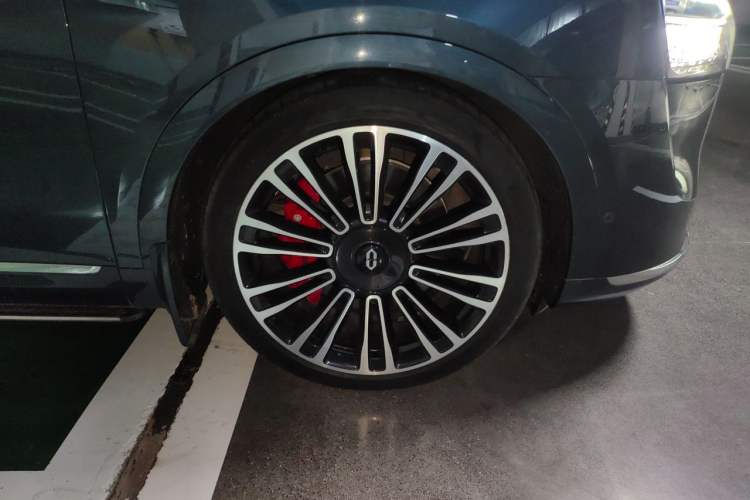 Used Hima AITO M9 2024 Range-Extended Ultra Version 42 kWh 6-Seater Model Right Front Wheel Hub