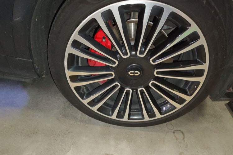 Used Hima AITO M9 2024 Range-Extended Ultra Version 42 kWh 6-Seater Model Right Front Wheel Hub