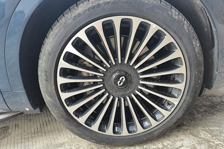 Used Hima AITO M9 2024 Range-Extended Ultra Version 42 kWh 6-Seater Model Right Front Wheel Hub
