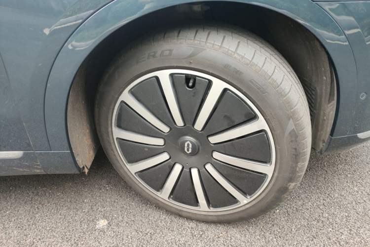 Used Hima AITO M9 2024 Range-Extended Ultra Version 52 kWh 5-Seater Model Right Front Wheel Hub