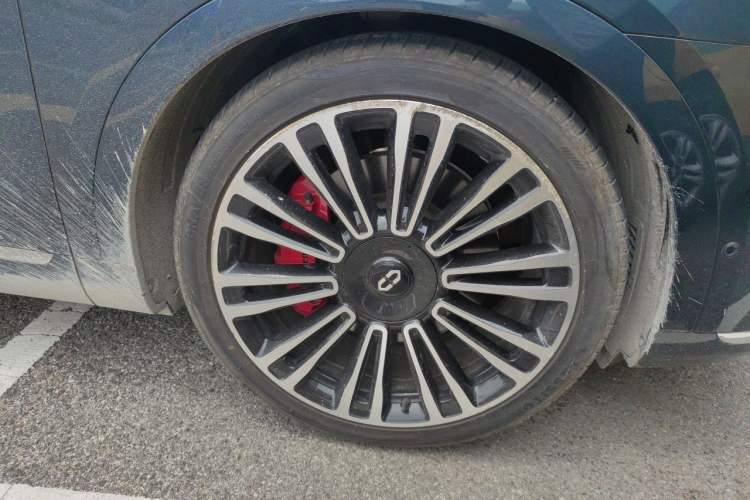 Used Hima AITO M9 2024 Range-Extended Ultra Version 42 kWh 6-Seater Model Right Front Wheel Hub