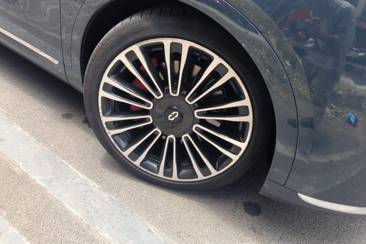 Used Hima AITO M9 2024 Range-Extended Ultra Version 52 kWh 6-Seater Model Right Front Wheel Hub