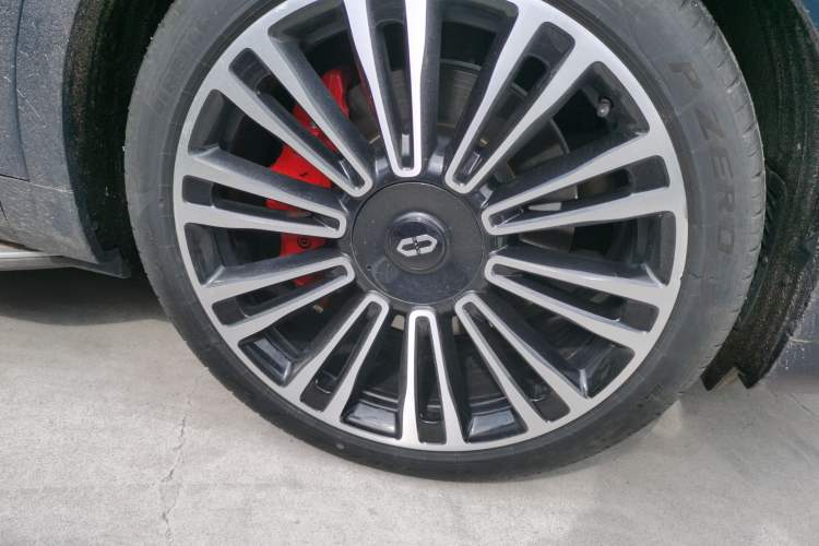 Used Hima AITO M9 2024 Range-Extended Ultra Version 42 kWh 6-Seater Model Right Front Wheel Hub