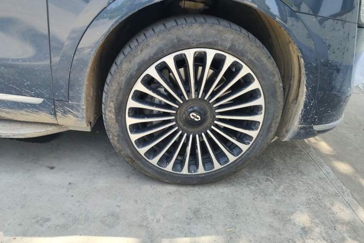 Used Hima AITO M9 2024 Range-Extended Ultra Version 42 kWh 6-Seater Model Right Front Wheel Hub