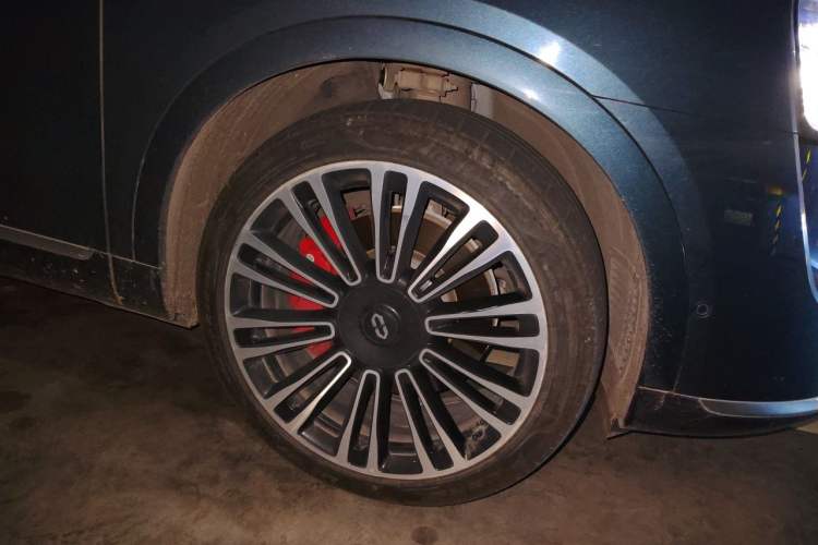 Used Hima AITO M9 2024 Range-Extended Ultra Version 42 kWh 6-Seater Model Right Front Wheel Hub