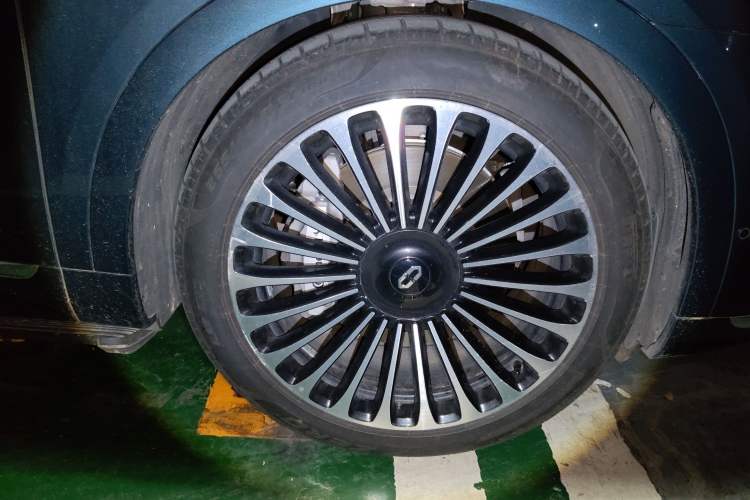 Used Hima AITO M9 2024 Range-Extended Ultra Version 42 kWh 6-Seater Model Right Front Wheel Hub