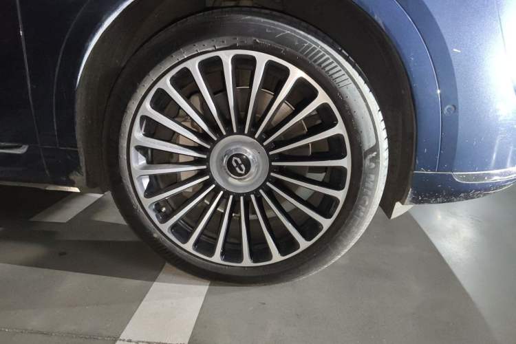 Used Hima AITO M9 2024 Range-Extended Max Edition 42 kWh 6-Seater Version Right Front Wheel Hub
